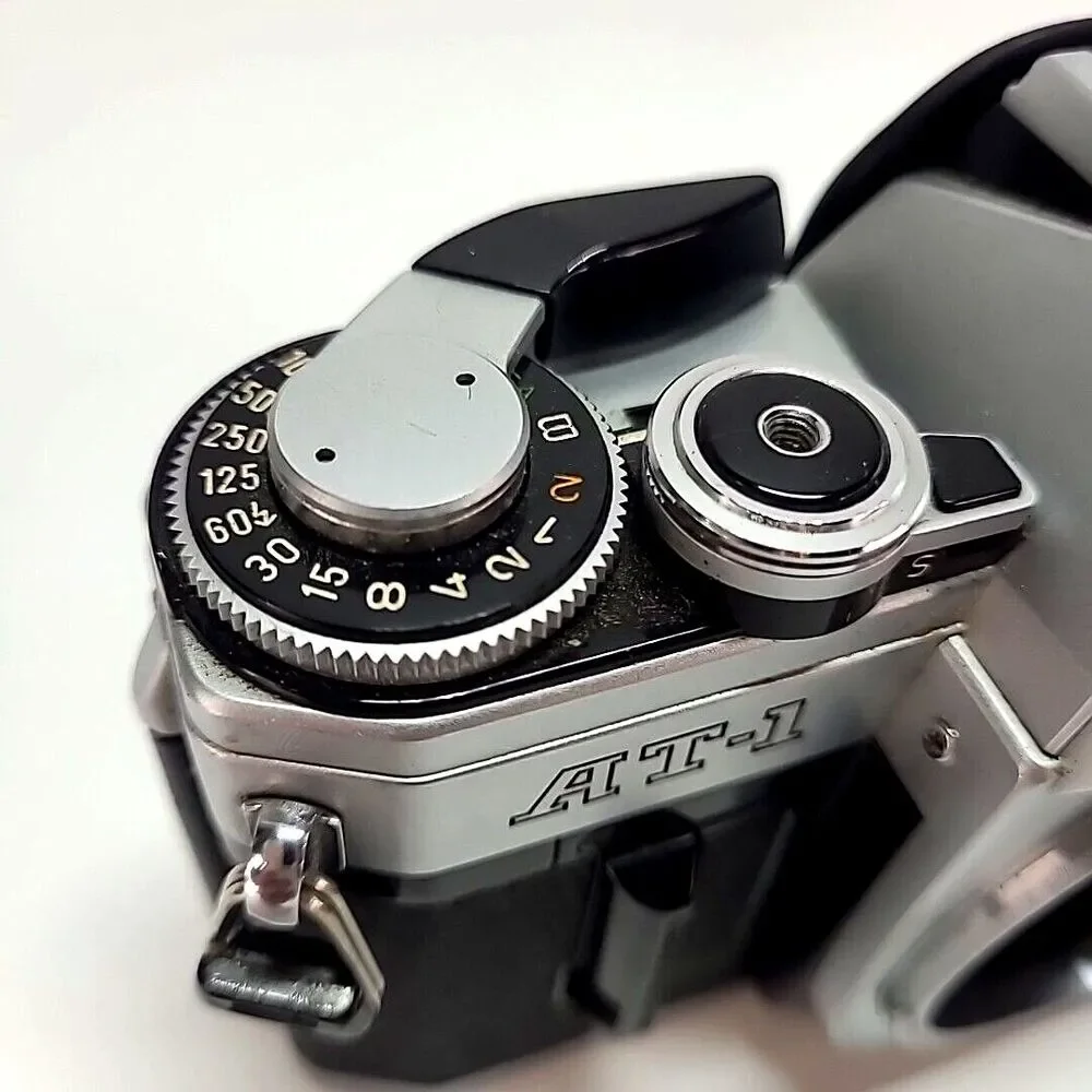 CANON AT-1 SLR 35mm Film Camera with Zoom Lens. Vintage